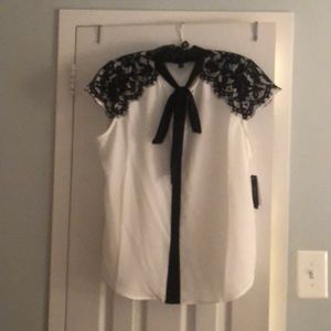 NWT Cream & Black Isaac Mizrahi Blouse